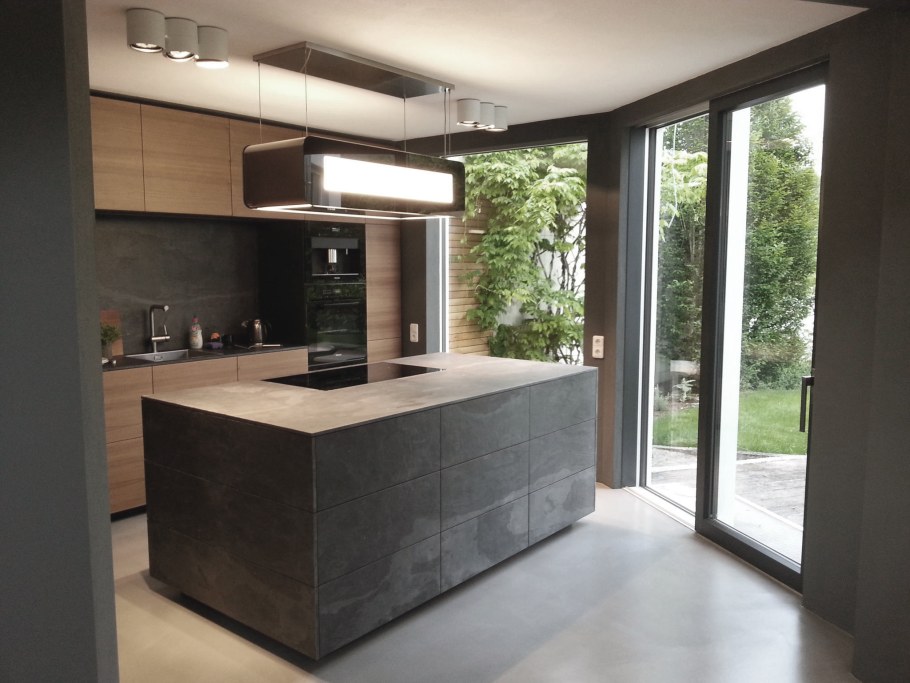 Кухня из каменного шпона