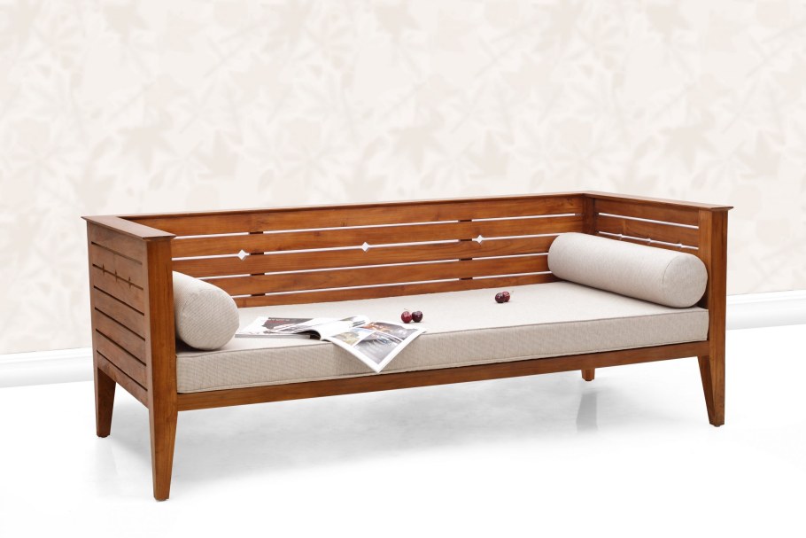 Кушетка деревянная