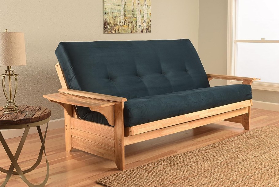 Диван на деревянном каркасе