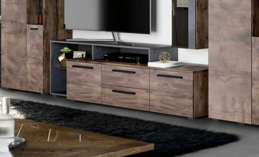 Тумба под ТВ 3 ящика в дизайн