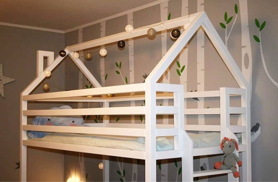 Кровать чердак с крышей домик