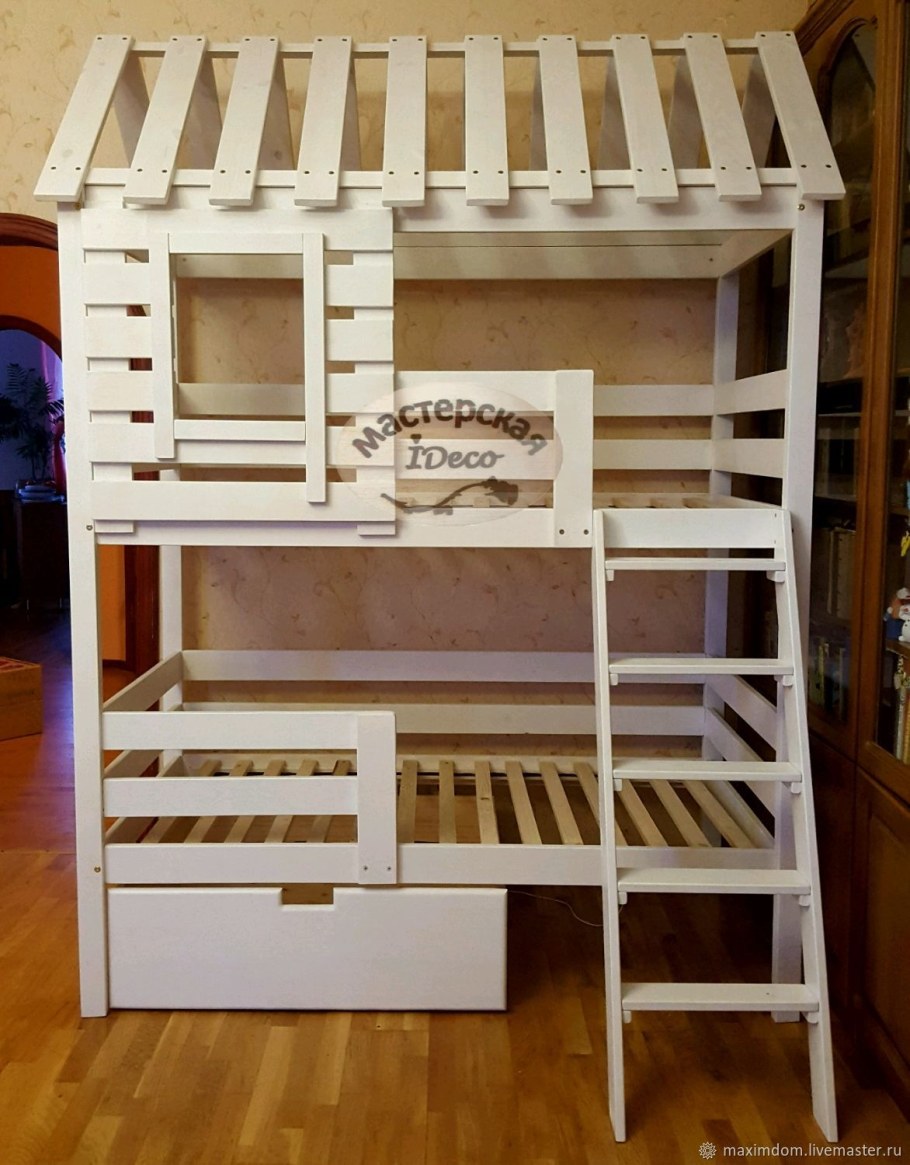 Двухъярусная кровать домик