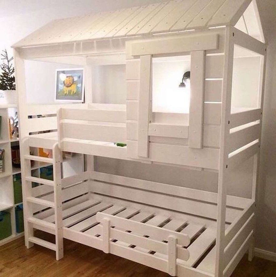 Двухъярусная кровать домик