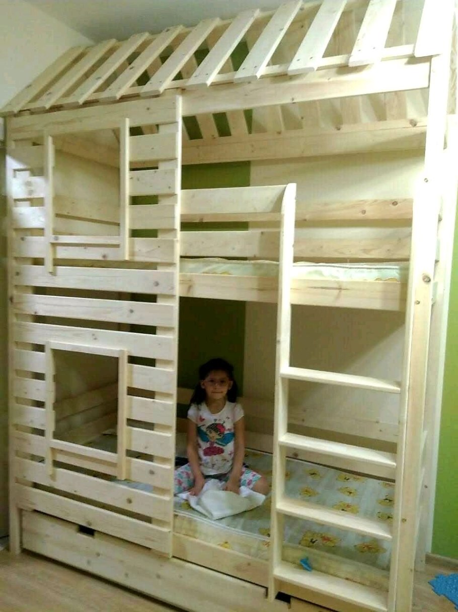 Двухъярусная кровать с крышей