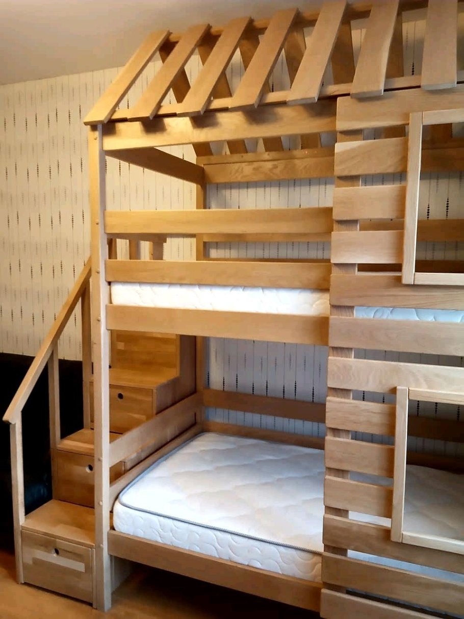 Двухъярусная кровать домик