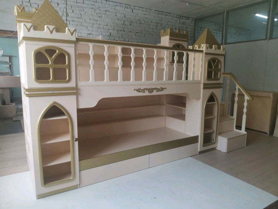 Детская кровать замок