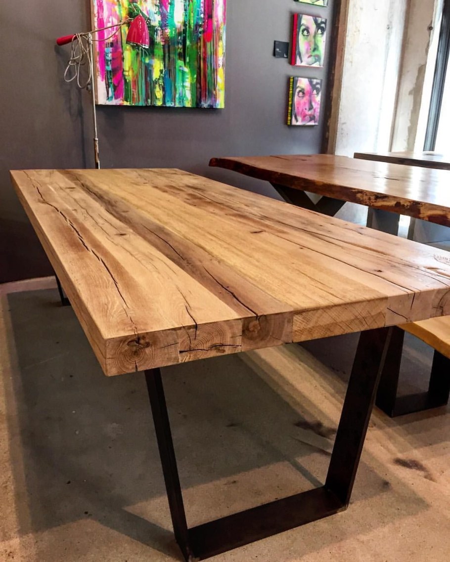 Стол с деревянной столешницей