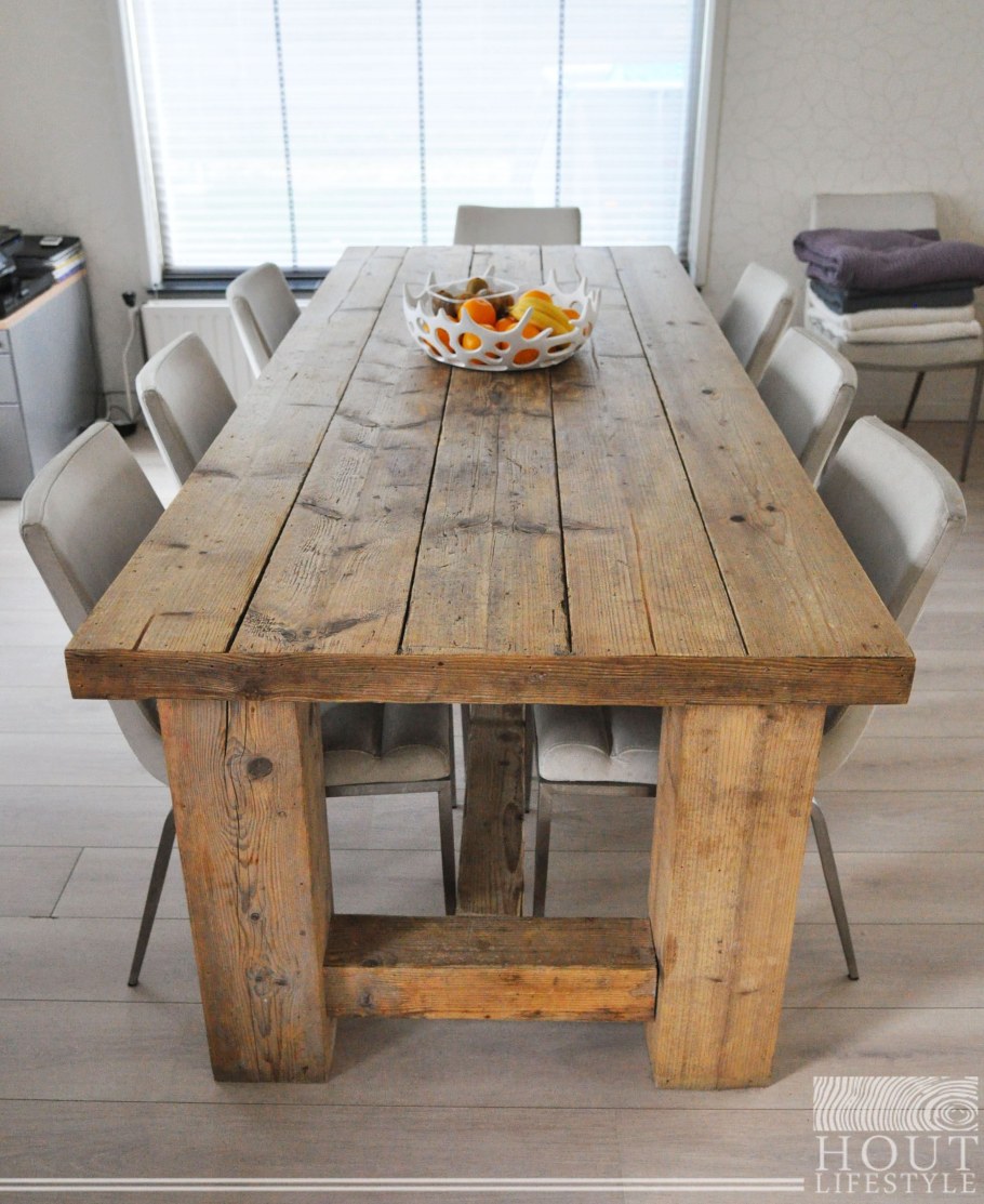 Стол из досок