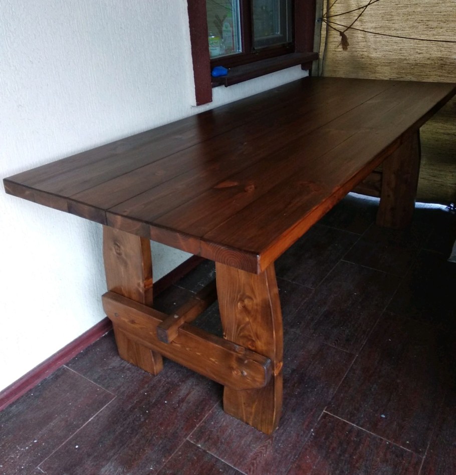 Столик из массива дерева