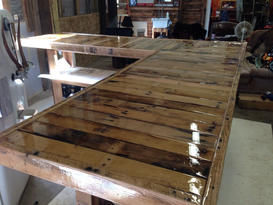 Стол из эпоксидной смолы