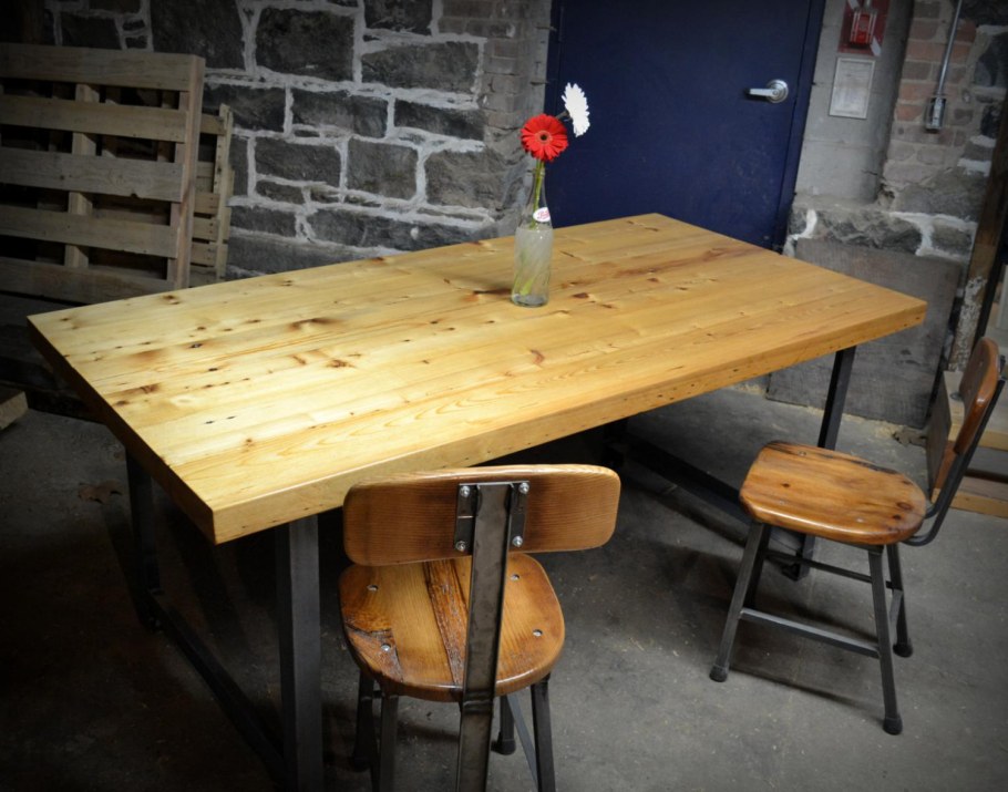 Стол из брусок и столешницы