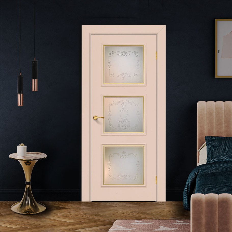 Бежевые гладкие двери в интерьере