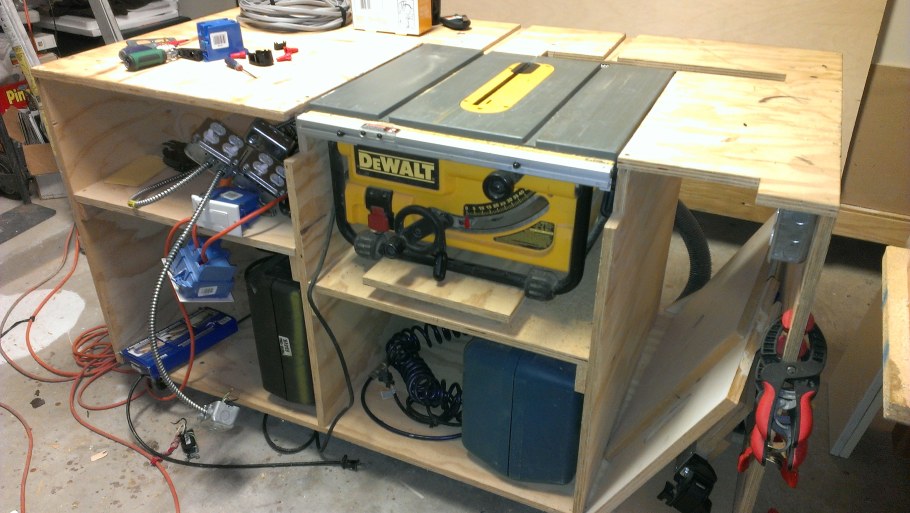 Верстак под DEWALT 745