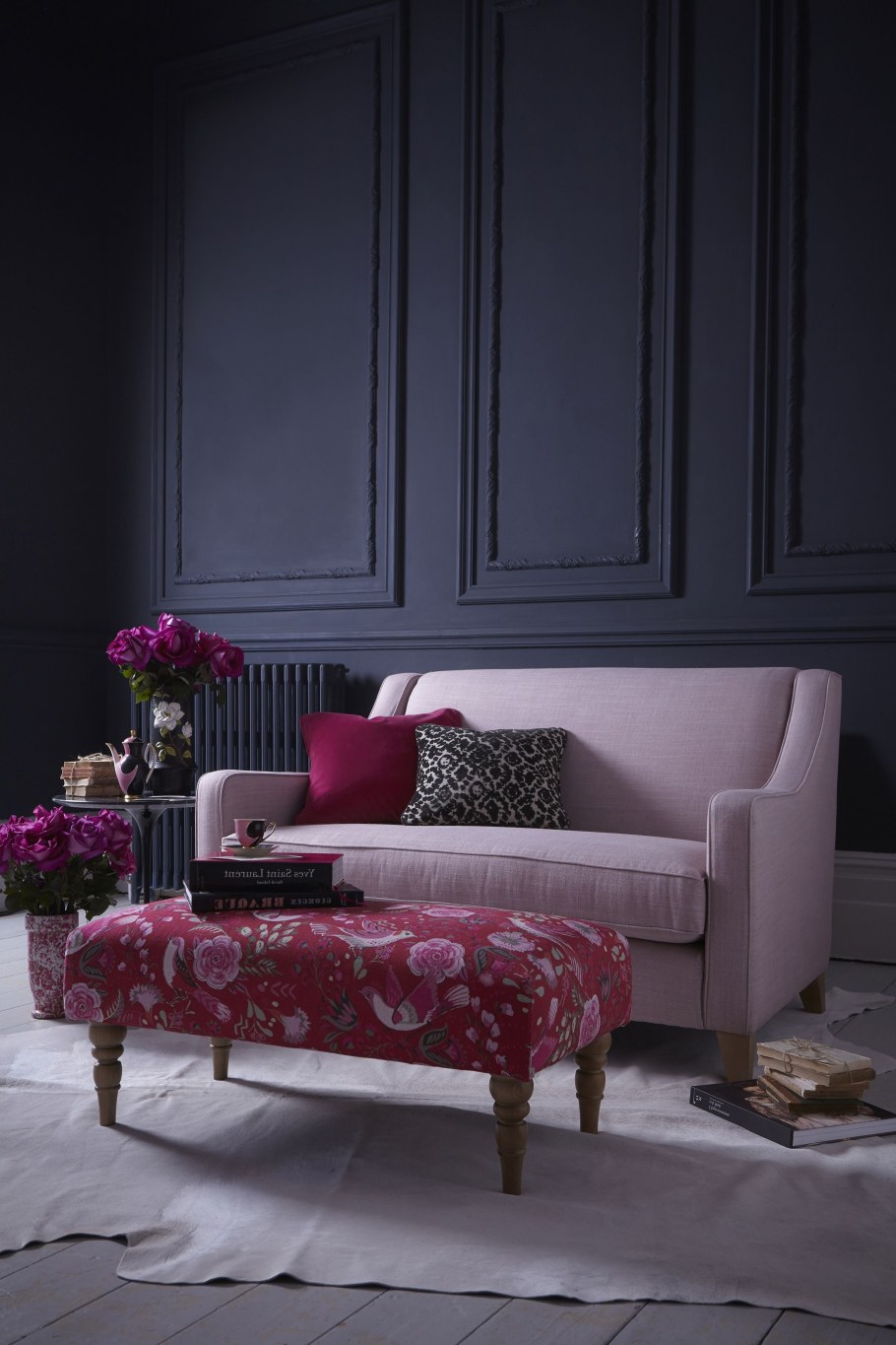 Диван серо розовый