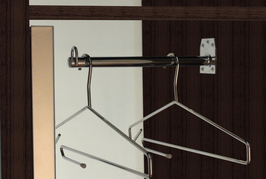 Перекладина для вешалок в шкаф