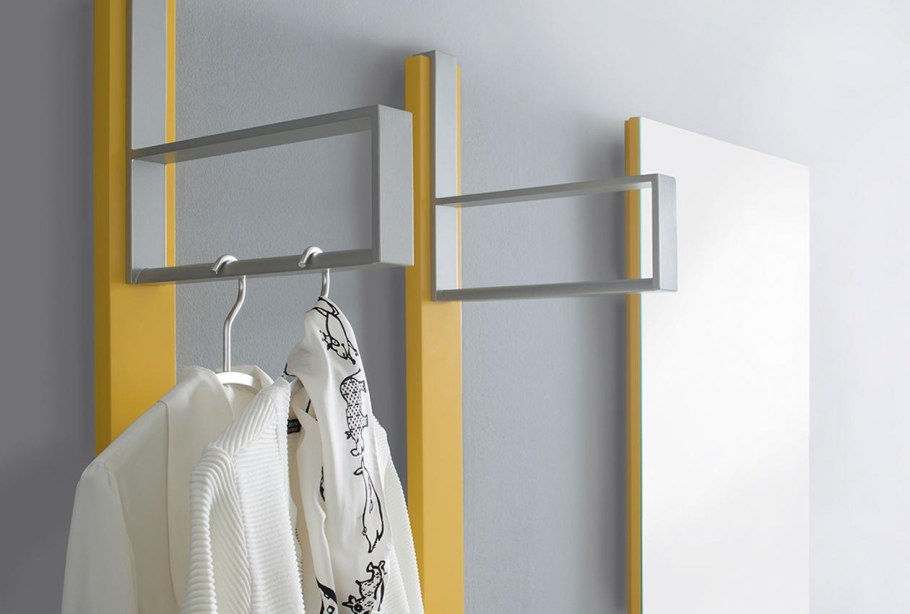 Вешалка со штангой в прихожую