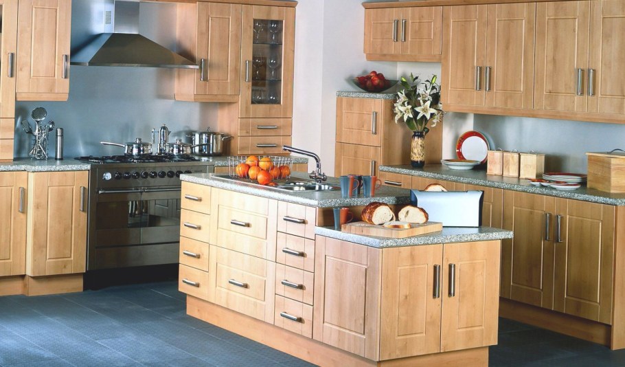 Кухонный гарнитур дерево