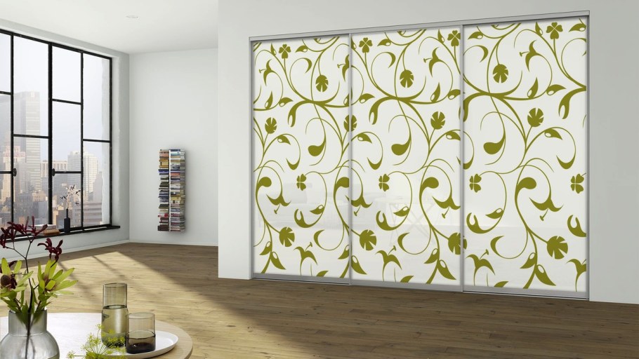 Обклеить шкаф купе обоями