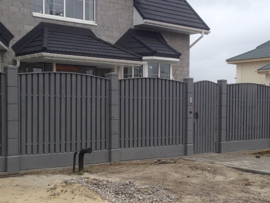 Серый забор