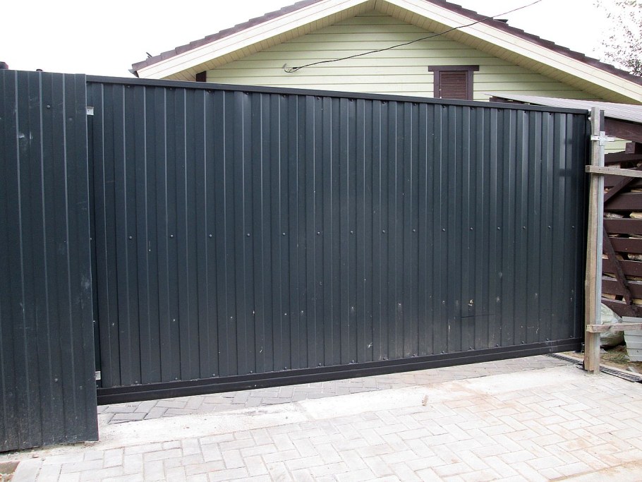 Откатные ворота профлист RAL 7024