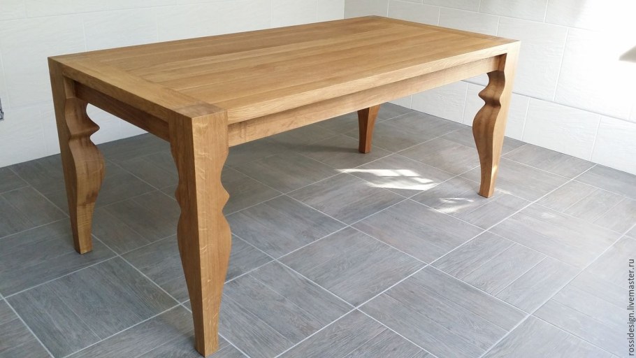 Маленький дубовый стол