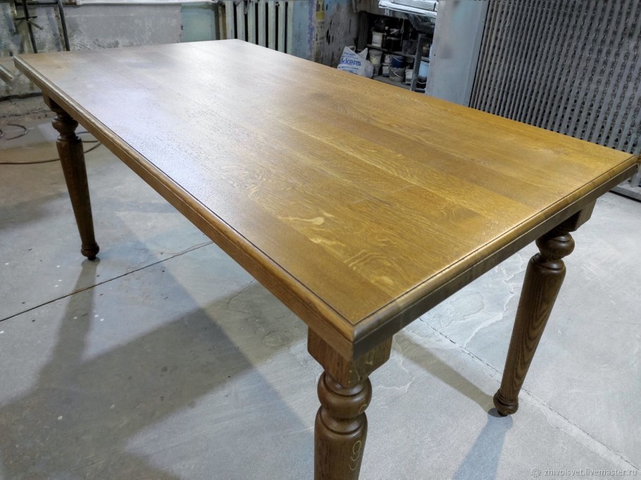 Дубовый стол