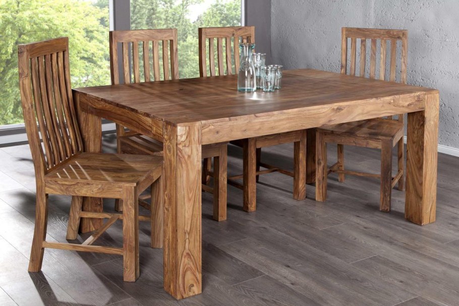 Массивный деревянный стол