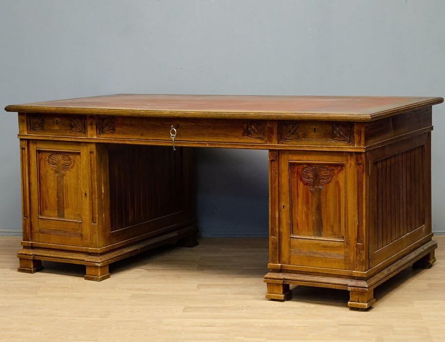 Старинный письменный стол дуб