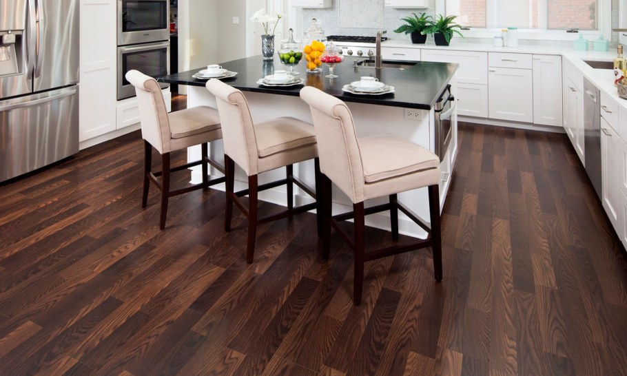 Laminate Flooring темный