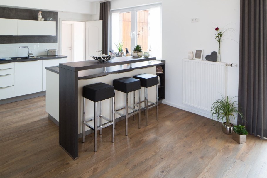 Ламинат для кухни студии