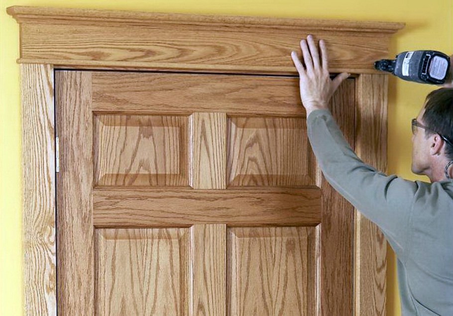 Отделка дверного проема деревом