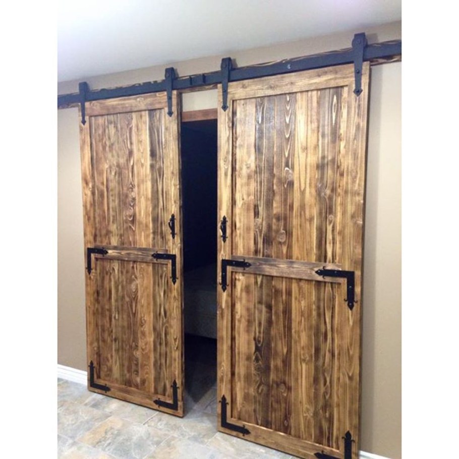 Шкаф с амбарными дверями