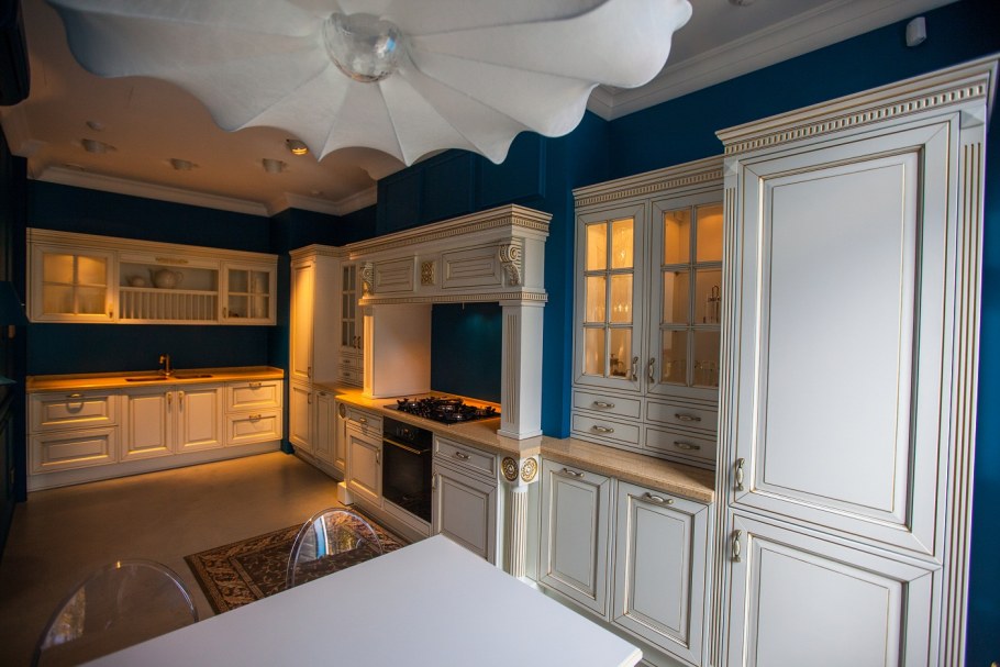 Джулия Новарс Элизабет Лайт