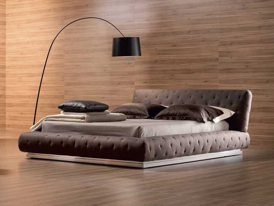 Кровать с низким изголовьем