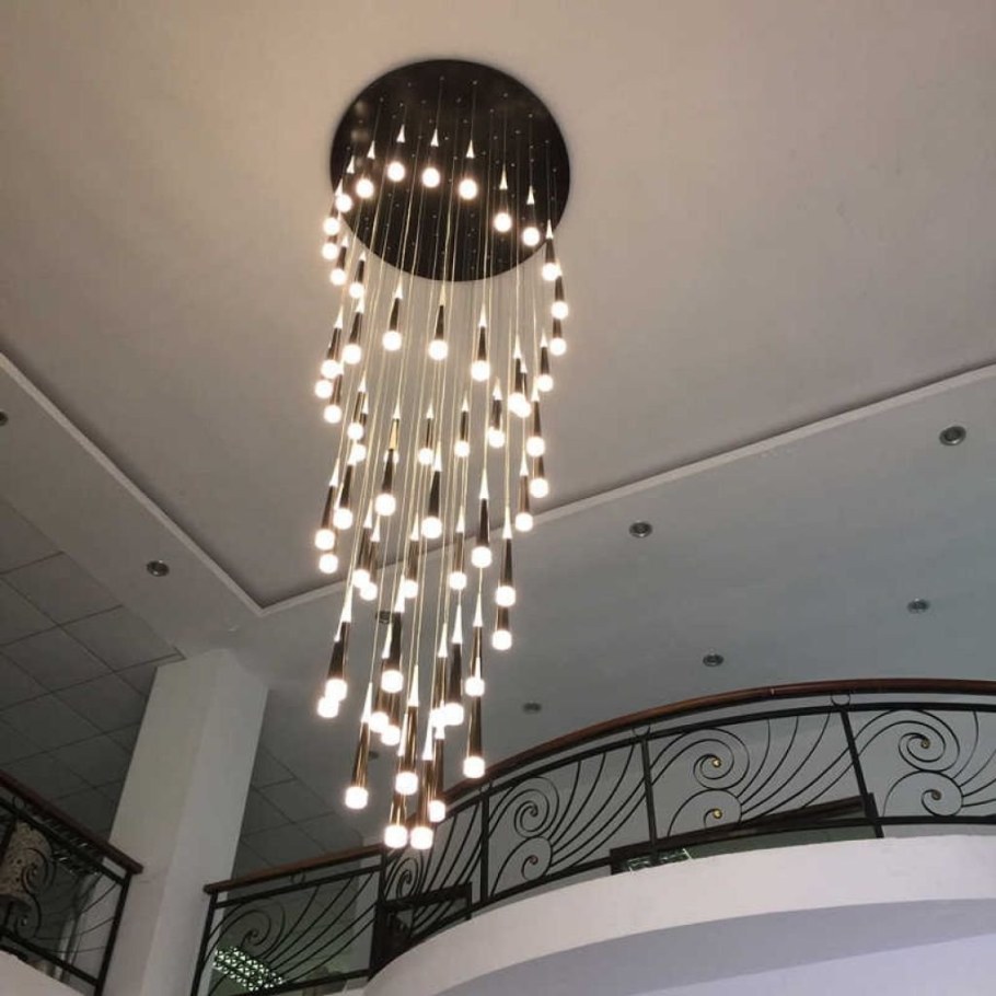 Люстра на лестничный пролет