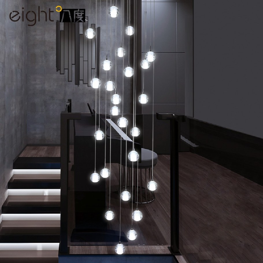 Длинная люстра для лестницы