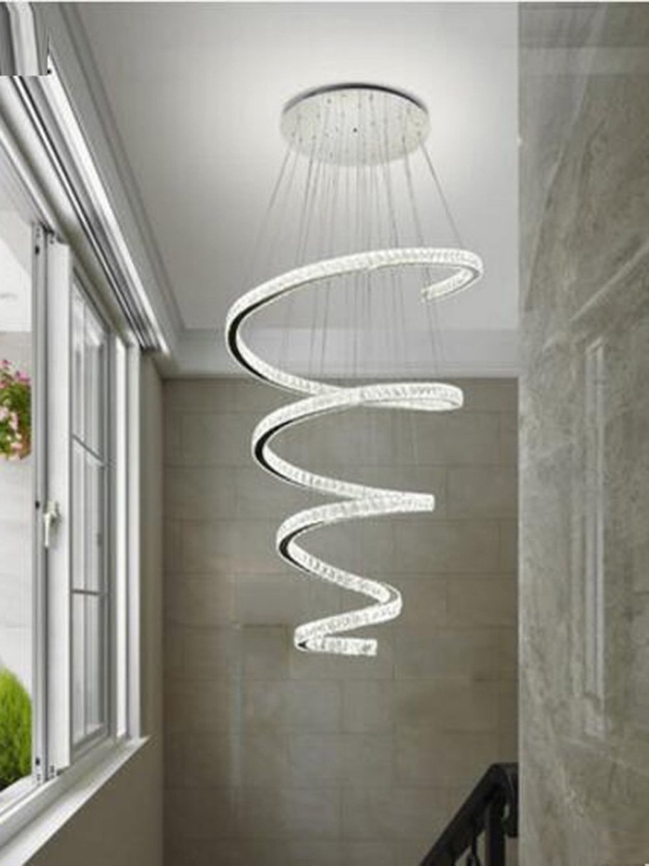 Люстра на лестничный пролет