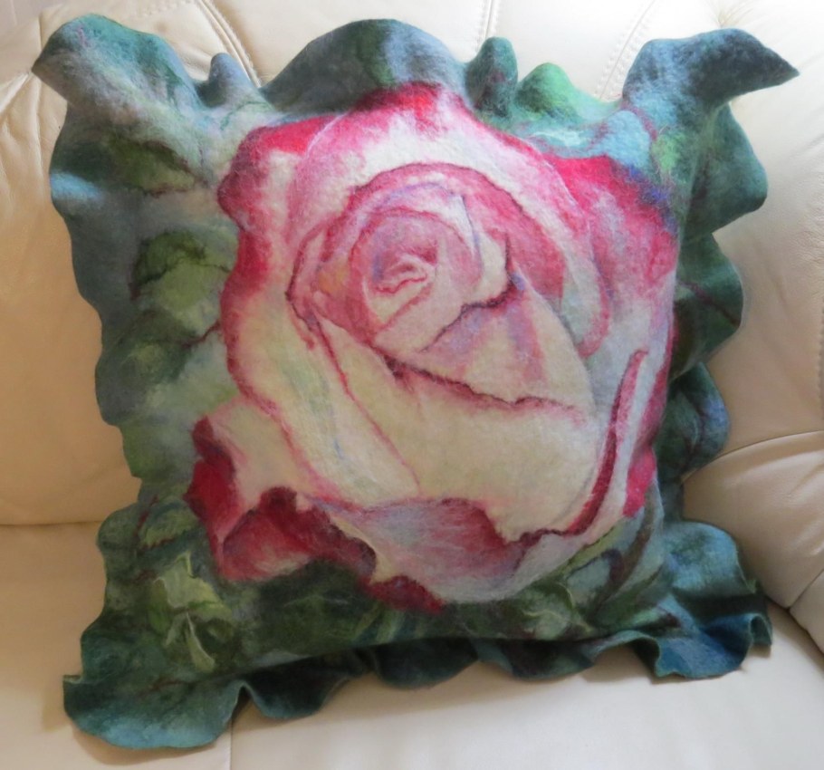 Подушки из шерсти валяние