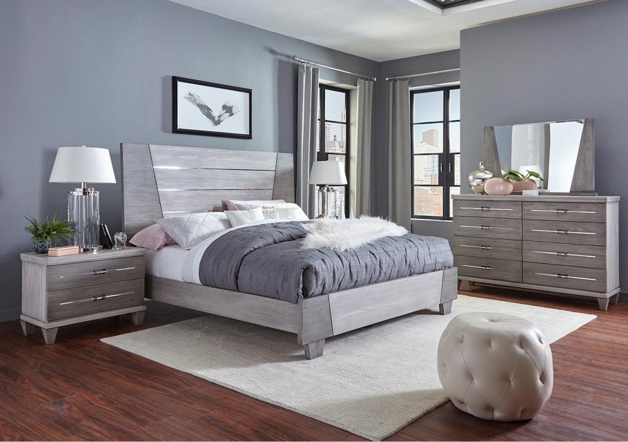 Спальный гарнитур серого цвета