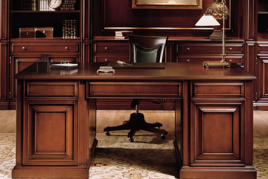 Кабинетный стол