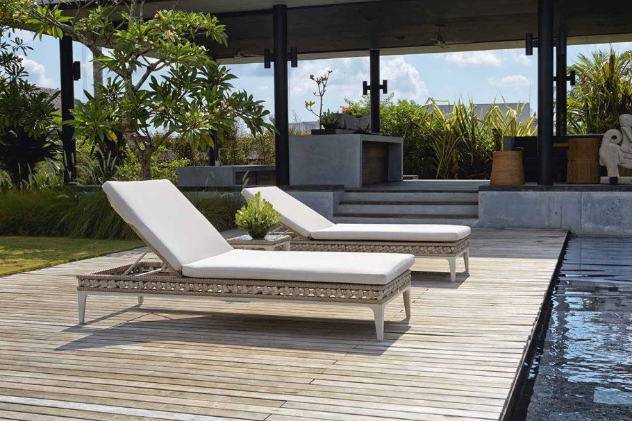 Шезлонги на настиле
