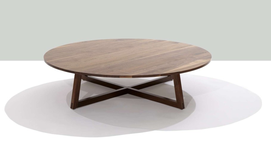 Журнальный стол круглый деревянный