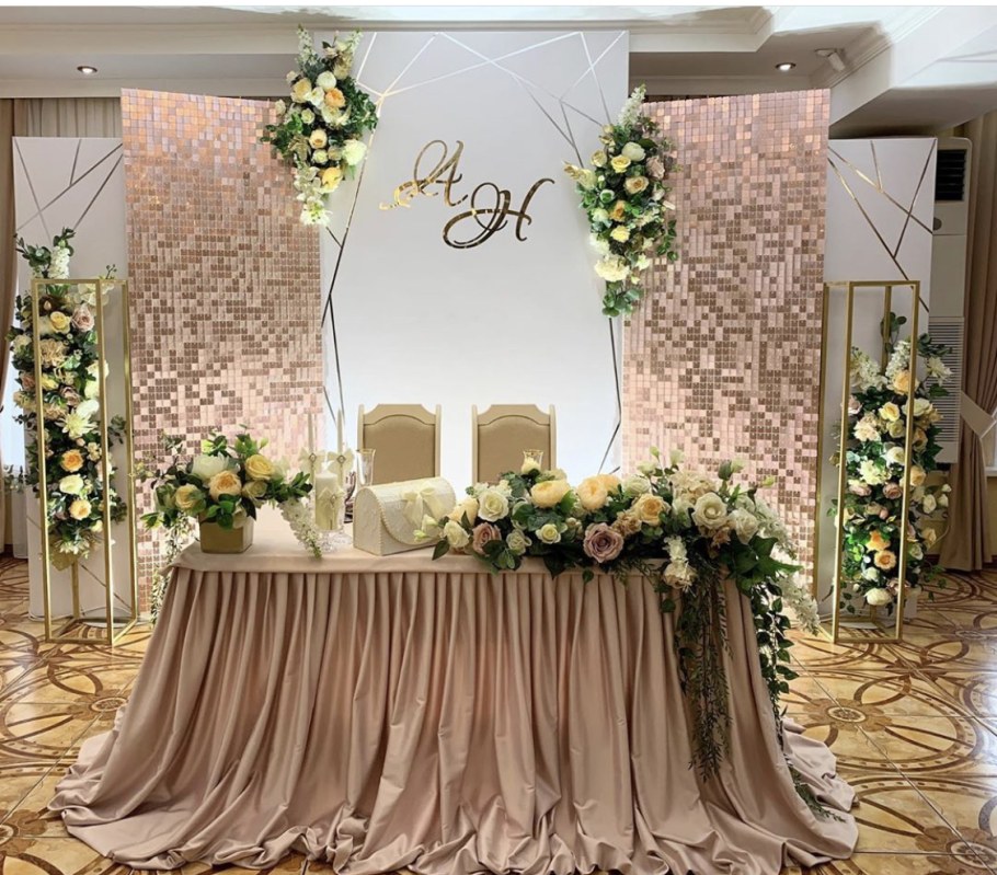 Украшение Президиума молодых