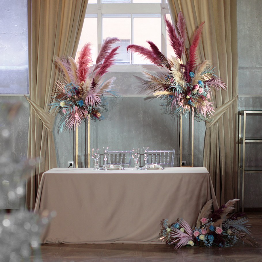 Президиум с пампасной травой