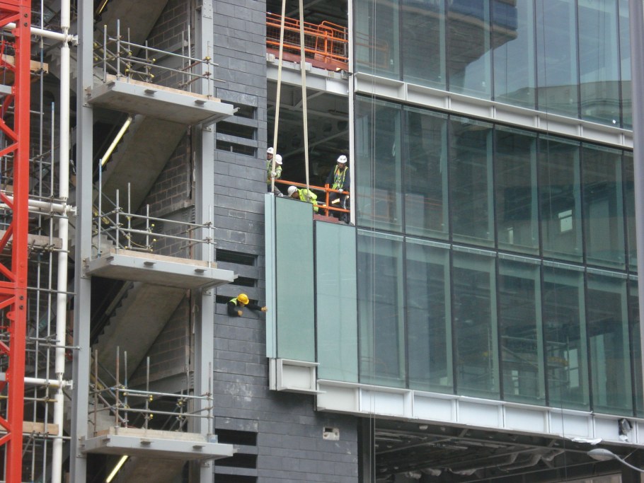 Монтаж фасадного витраного оселкения