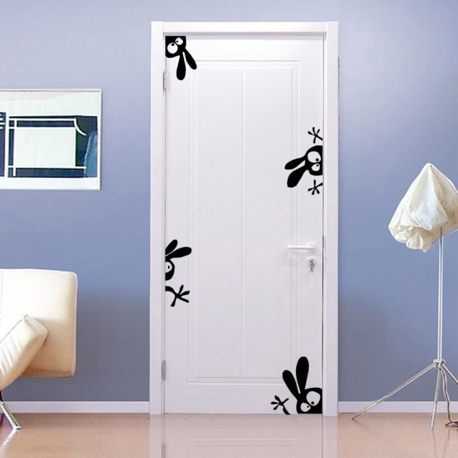 Дверь в детскую комнату