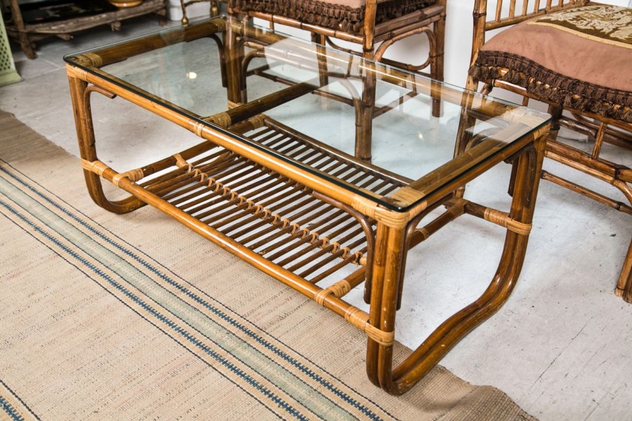 Журнальный стол из бамбука