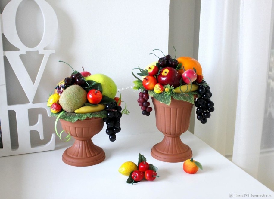 Композиции из искусственных фруктов