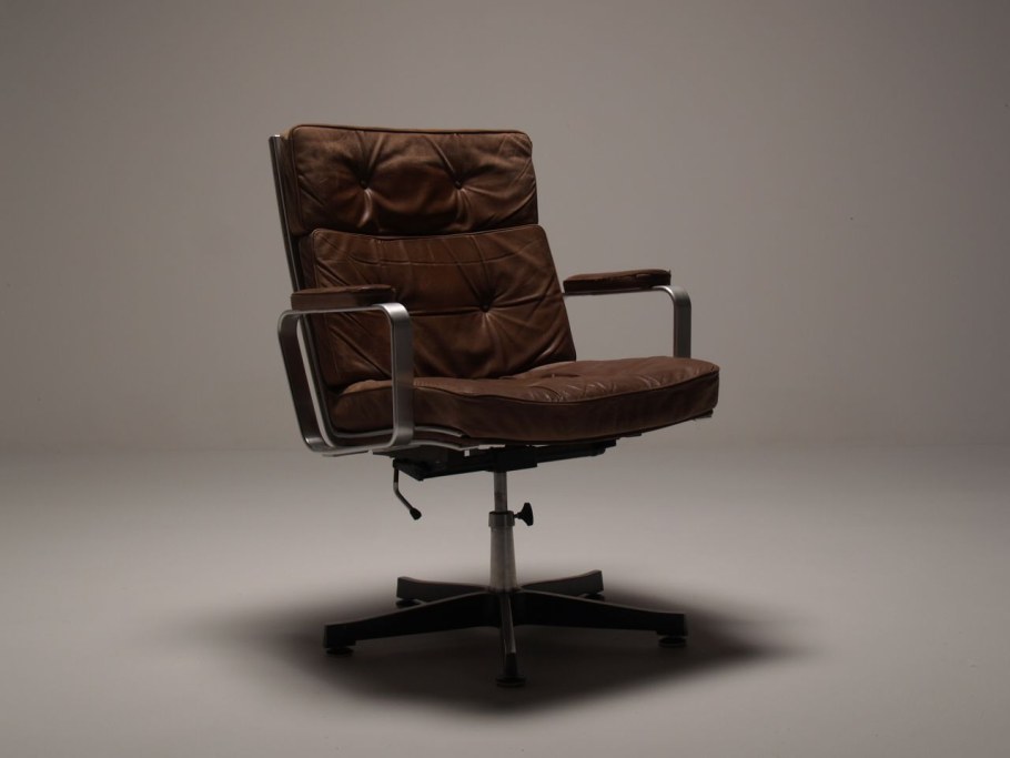 Винтажное офисное кресло