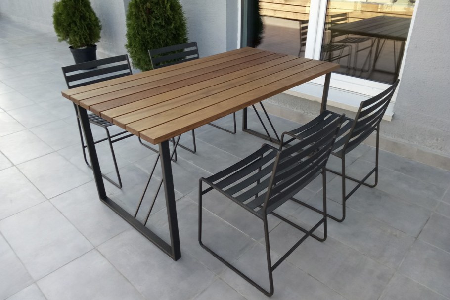 Уличные столы из металла